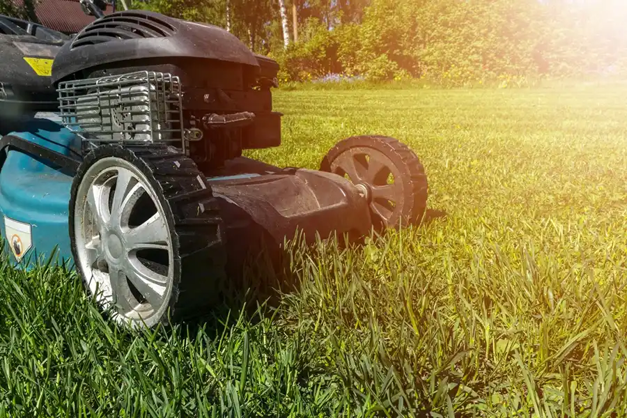 How to mow a lawn in Waterbury, CT